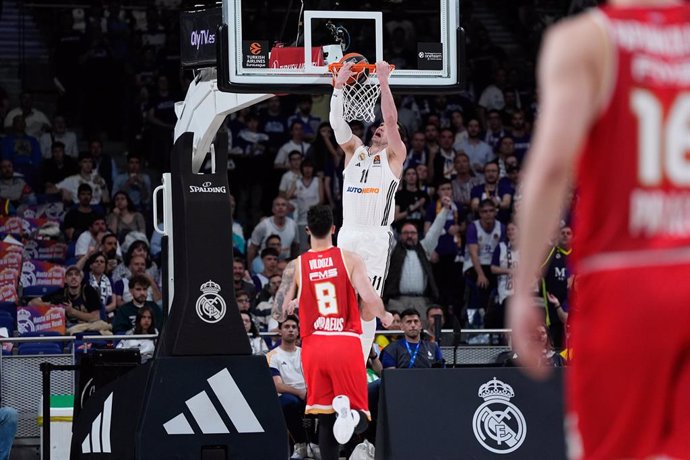 Mario Hezonja of Real Madrid in action during Turkish Airlines EuroLeague, Play Offs match 3 basketball match played between Real Madrid and Olympiacos Piraeus at Movistar Arena on April 29, 2025, in Madrid, Spain.