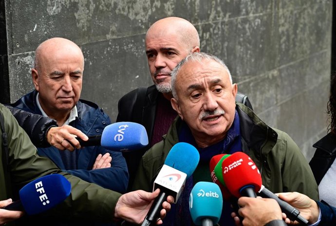 Archivo - El secretario general de UGT, Pepe Álvarez, y el secretario general de CCOO, Unai Sordo 