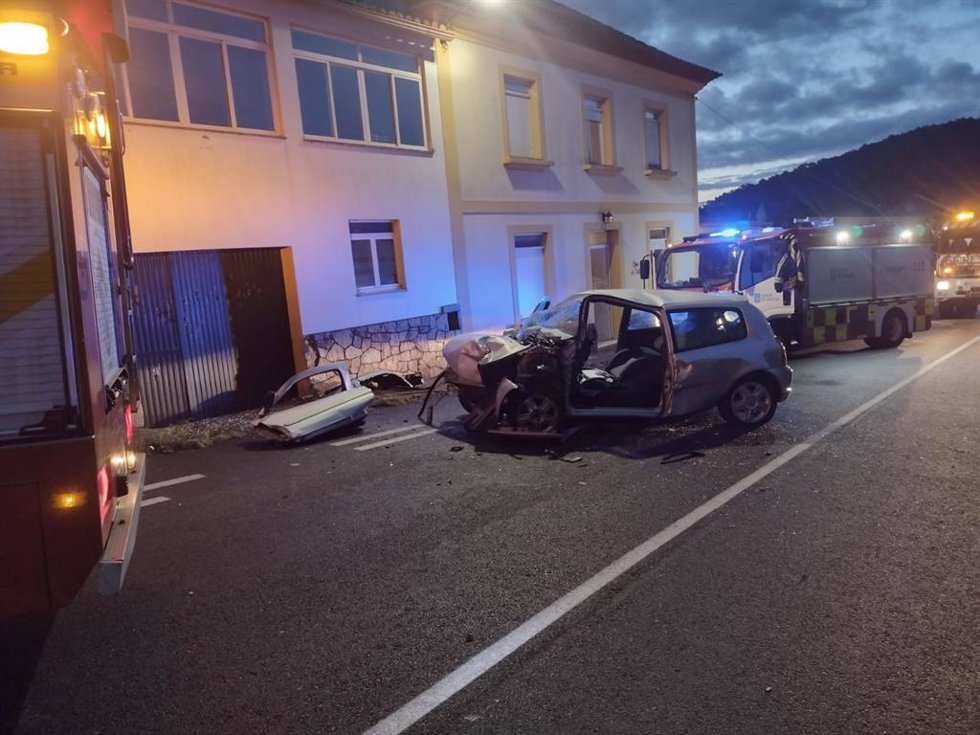 Imagen del vehículo tras el accidente.