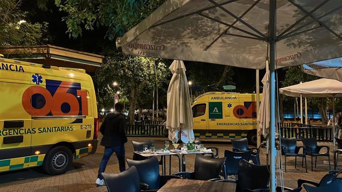 Imagen de la Alameda de Hércules en el momento del altercado entre las aficiones del Betis y la Fiorentina.