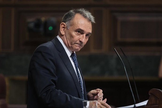 Archivo - El portavoz parlamentario de Izquierda Unida y diputado del Grupo Plurinacional Sumar, Enrique Santiago, durante la primera sesión del debate de investidura del líder del PP, en el Congreso de los Diputados, a 26 de septiembre de 2023, en Madrid