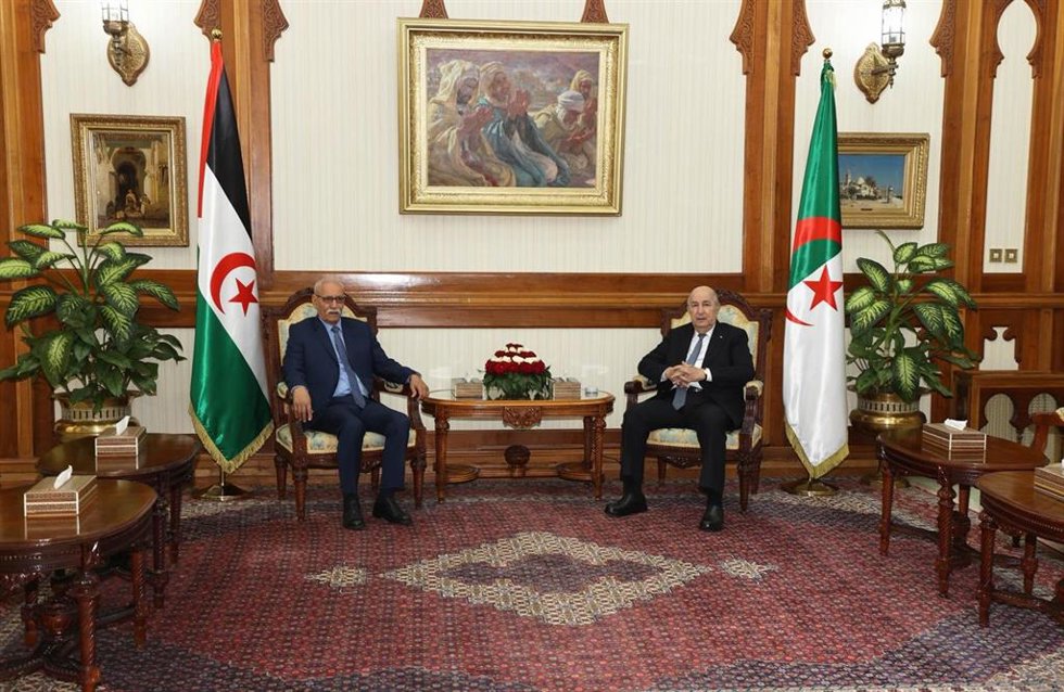 Reunión en Argel entre el presidente de Argelia, Abdelmayid Tebune (d), y el jefe del Frente Polisario, Brahim Ghali (i)