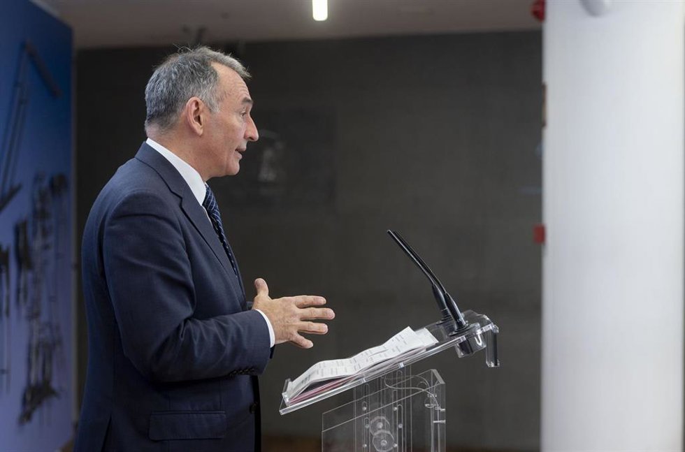 Archivo - El secretario general del PCE en España, portavoz parlamentario de IU y diputado de Sumar, Enrique Santiago, ofrece una rueda de prensa en el Congreso de los Diputados, a 12 de enero de 2024, en Madrid (España). Durante la rueda de prensa, Enr