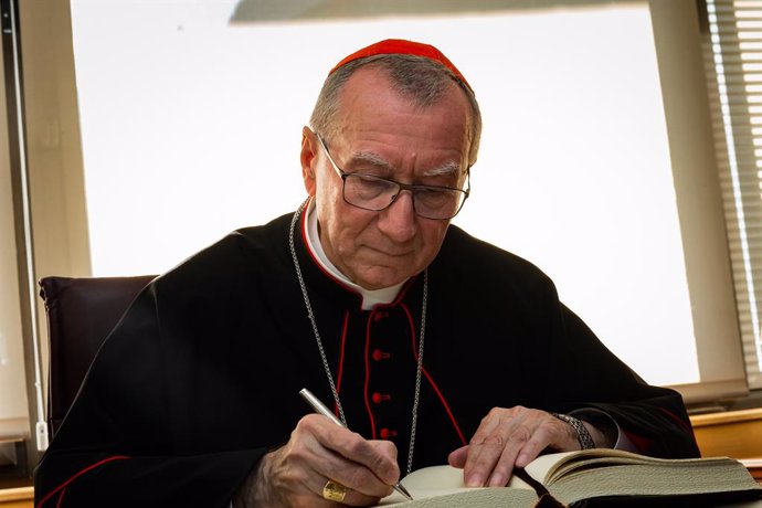 Archivo - El secretario de Estado del Vaticano, Pietro Parolin, durante su visita a Andorra, en la sede del Govern, a 7 de septiembre de 2023, en Andorra la Vella (Andorra). Parolin ha visitado Andorra para presidir la celebración de los 150 años de la pr