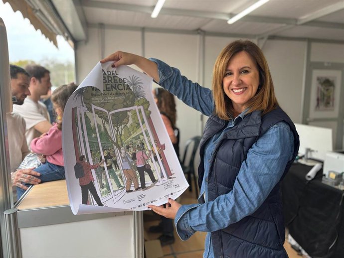 La alcaldesa, María José Catalá, ha visitado este jueves la 60ª edición de la Fira del Llibre.
