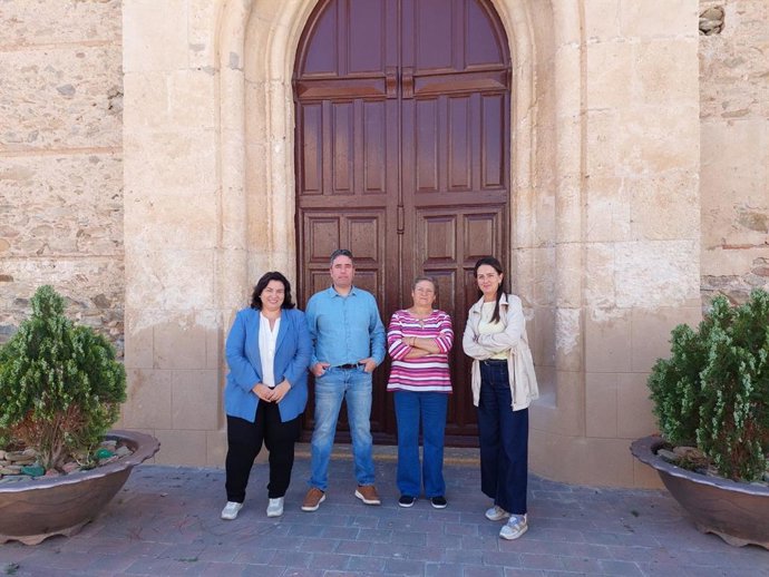 La delegada del Gobierno de la Junta de Andalucía en Almería, Aránzazu Martín, ha realizado una visita institucional al municipio de Uleila del Campo.