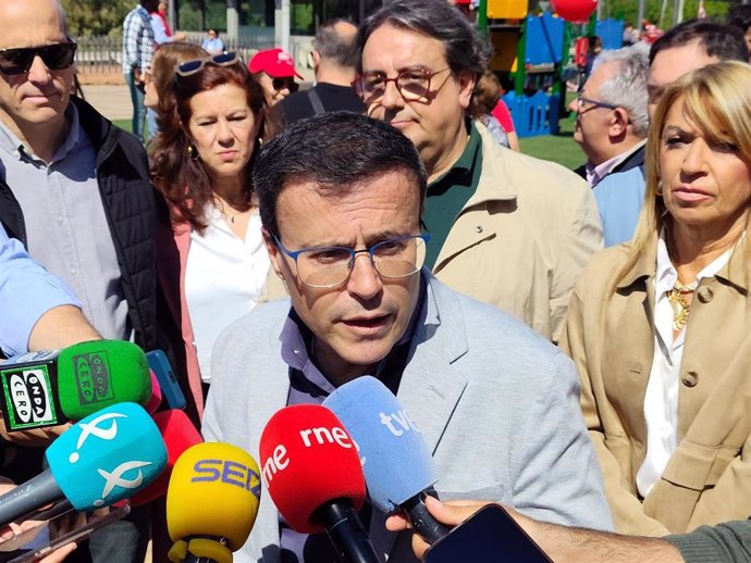 El Secretario General Del PSOE De Extremadura, Miguel Ángel Gallardo,  En Declaraciones A Los Medios De Comunicación Antes De Comenzar La Manifestación Del Primero De Mayo.