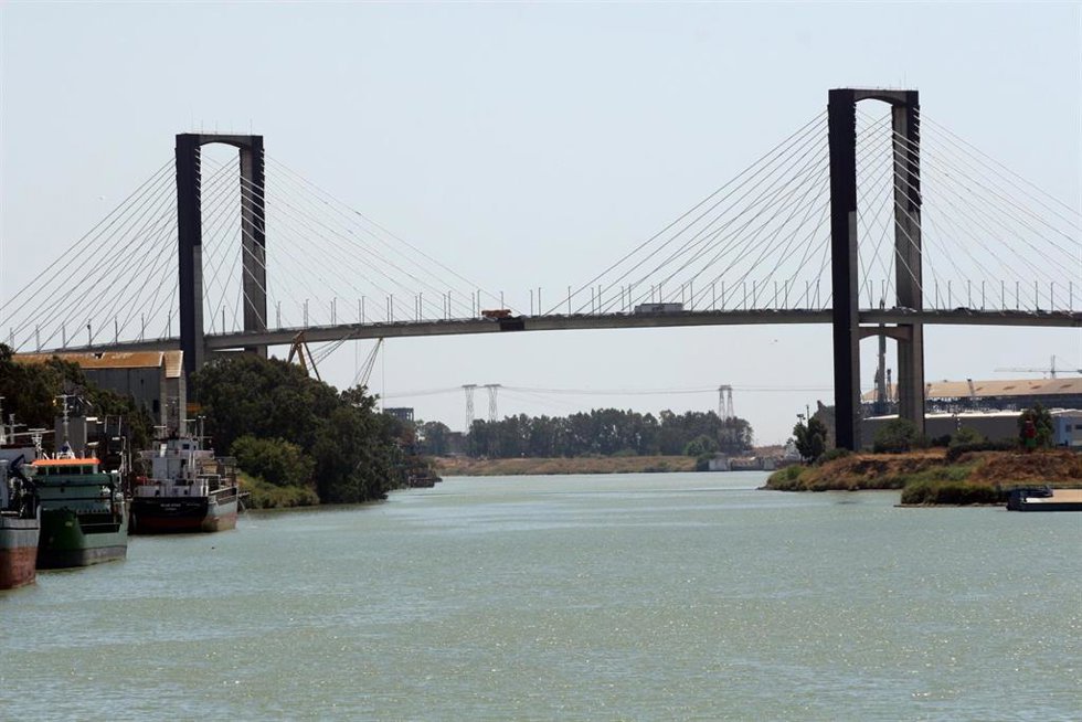 Archivo - Puente del Quinto Centenario en Sevilla. Imagen de archivo. 
