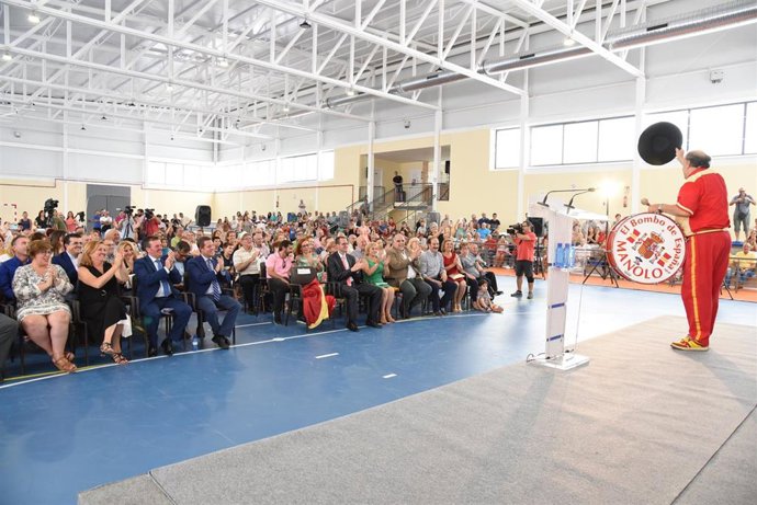 Manuel Cárceles inaugura en 2019 en San Carlos del Valle el nuevo pabellón polideportivo ‘Manolo el del Bombo’