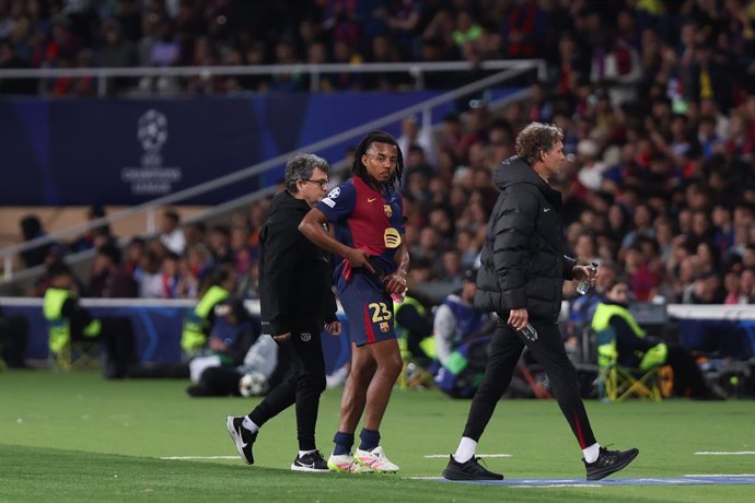 Jules Kounde of FC Barcelona is injured during the UEFA Champions League 2024/25 Semi Final First leg, match between FC Barcelona and FC Internazionale Milano at Estadi Olimpic Lluis Companys on April 30, 2025 in Barcelona, Spain.