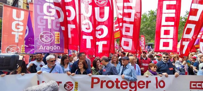 Cabecera de la manifestación del 1 de mayo por el Día Internacional del Trabajador convocada por UGT Aragón y CCOO Aragón en Zaragoza.