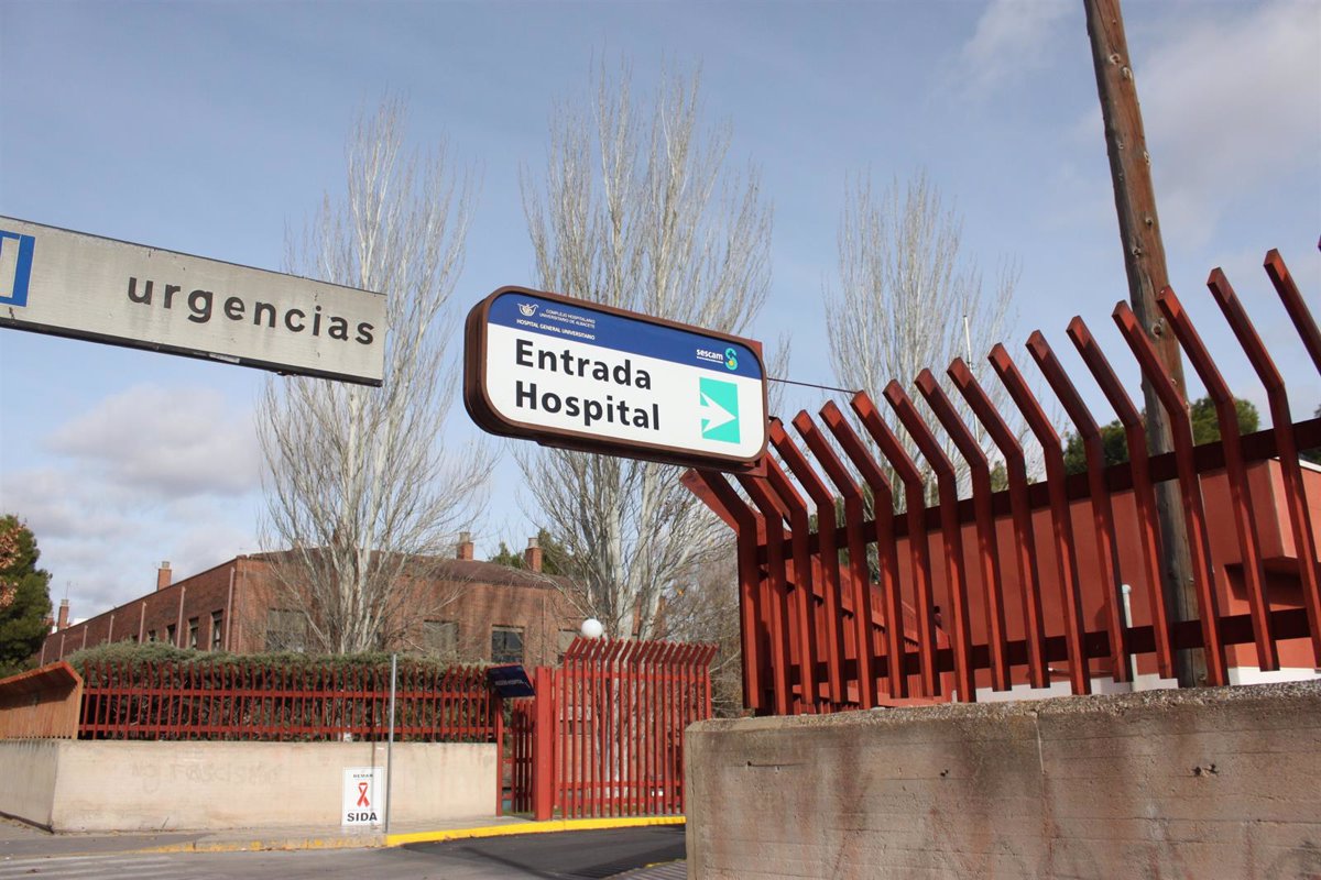 Trasladan al hospital a un trabajador de 38 años tras caer de 8 metros de altura desde un tejado en Albacete