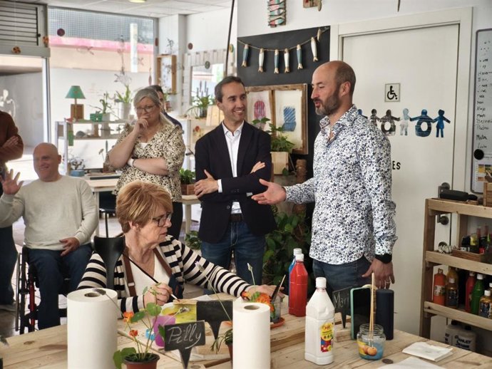 El presidente del Instituto Mallorquín de Asuntos Sociales (IMAS) y conseller insular de Bienestar Social, Guillermo Sánchez, visita la entidad Asprom.