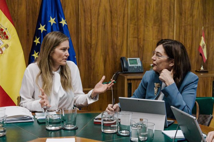 La vicepresidenta del Govern central i ministra per a la Transició Ecològica i el Repte Demogràfic, Sara Aagesen i la presidenta de la Comissió Nacional dels Mercats i la Competència (CNMC), Cani Fernández