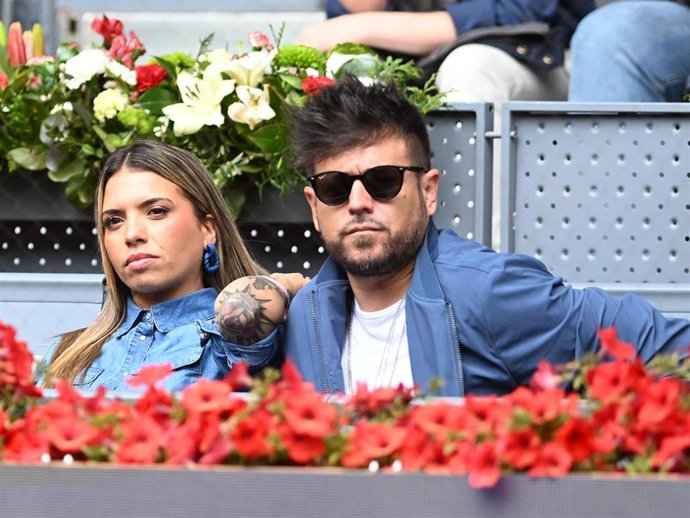 El cantante Pablo López y su pareja, Laura Rubio, disfrutan del Mutua Madrid Open, a 01 de mayo de 2025, en Madrid (España).