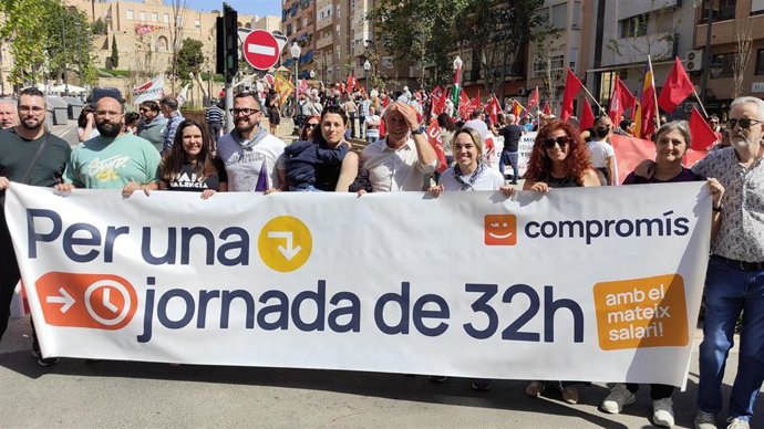 Miembros de Compromís en el 1 de Mayo en Alicante
