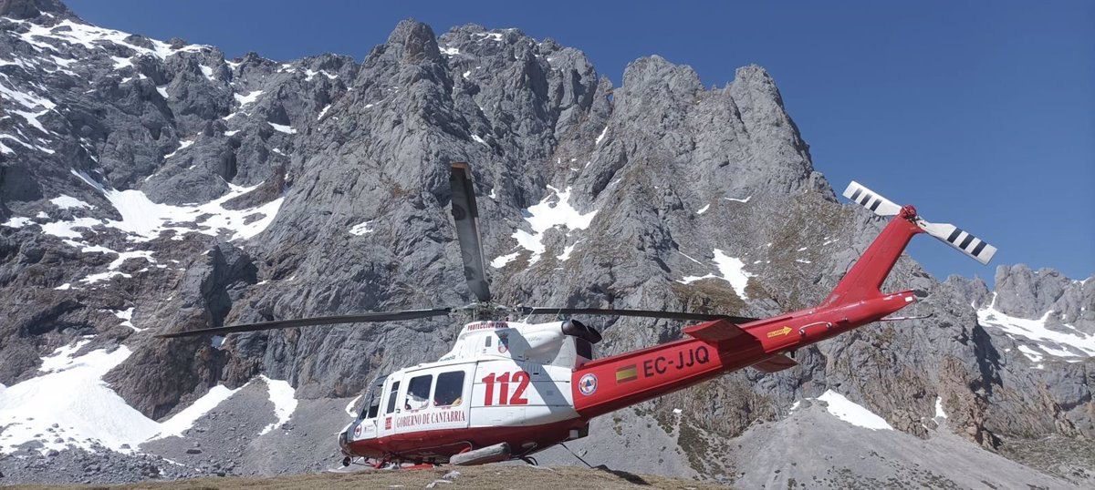El helicóptero rescata a una pareja madrileña en la cima de Peña Vieja con problemas en un crampón
