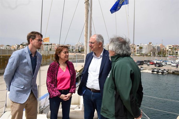 La consellera de Territorio, Sílvia Paneque, junto al director general de Medi Natural, Marc Vilahur, el comisario europeo de Pesca y Océanos, Costas Kadis, y el responsable del proyecto de WWF