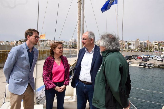 La consellera de Territori, Sílvia Paneque, junt amb el director general de Medi Natural, Marc Vilahur, el comissari europeu de Pesca i Oceans, Costas Kadis, i el responsable del projecte de WWF