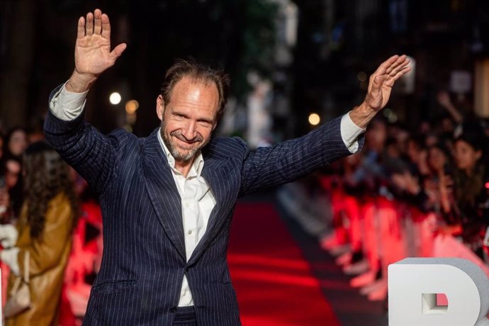 Fiennes en arribar al festival