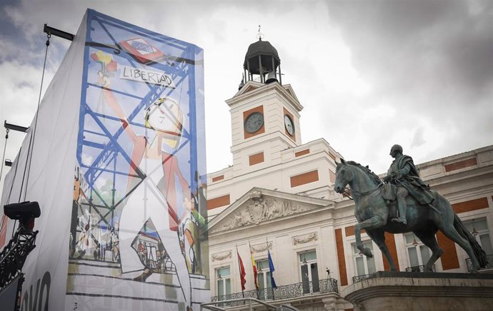 Preparación de los actos instituciones del Dos de Mayo, Día de la Comunidad de Madrid, en la Puerta del Sol