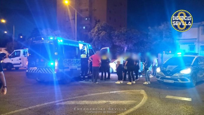 Un conductor positivo en alcohol choca en Sevilla contra cuatro vehículos estacionados en Cerro Amate