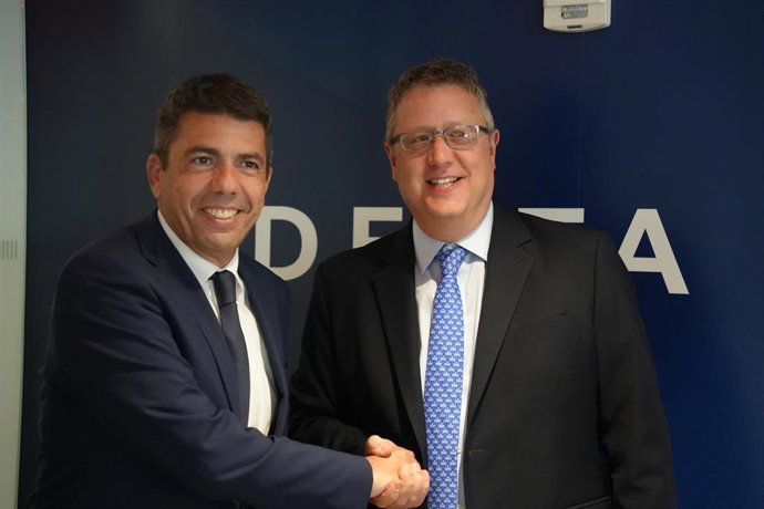 El president de la Generalitat, Carlos Mazón, y el director general de Ventas en Nueva York de DELTA Airlines, Scott Jordan