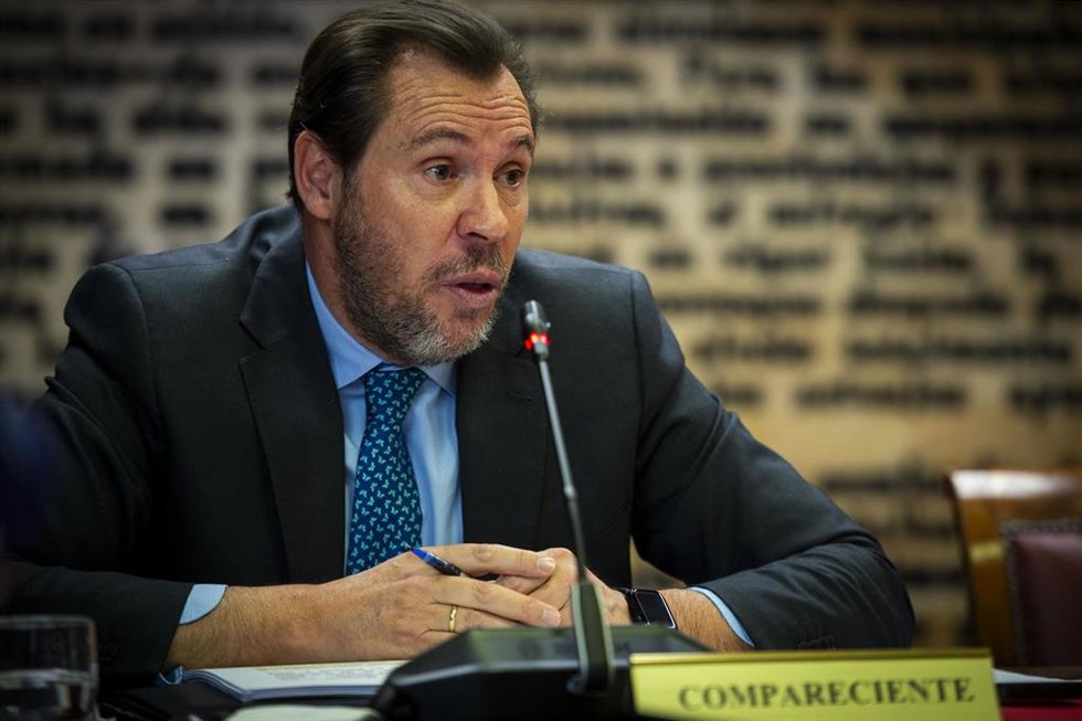El ministro de Transportes y Movilidad Sostenible, Óscar Puente Santiago, comparece ante la Comisión del caso Koldo, en el Senado, a 24 de abril de 2025, en Madrid (España). Puente ha comparecido hoy ante la Comisión de Investigación sobre los contrat