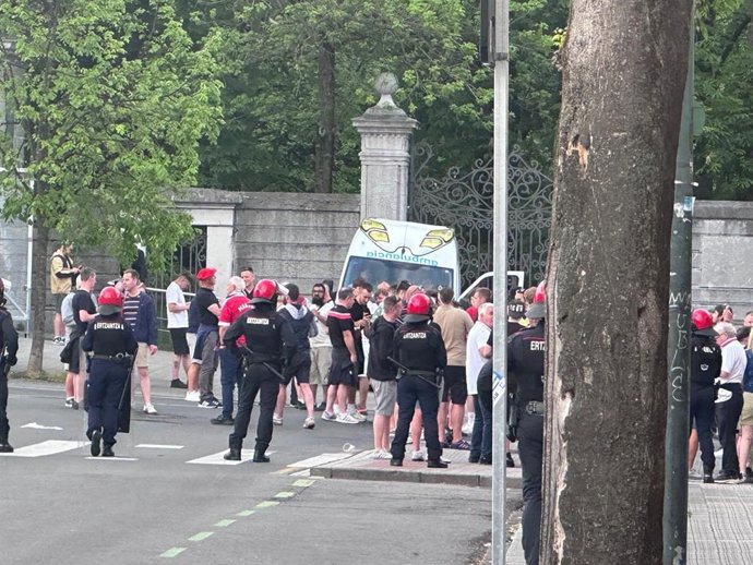 Dispositivo de la Ertzaintza con motivo del partido entre el Athletic y el Manchester United