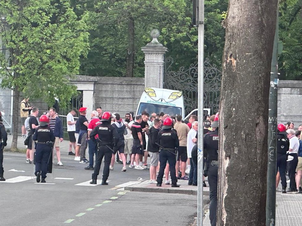 Dispositivo de la Ertzaintza con motivo del partido entre el Athletic y el Manchester United