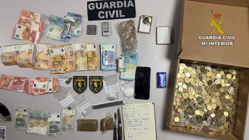 Droga y materiales incautado en un piso de Lepe (Huelva).