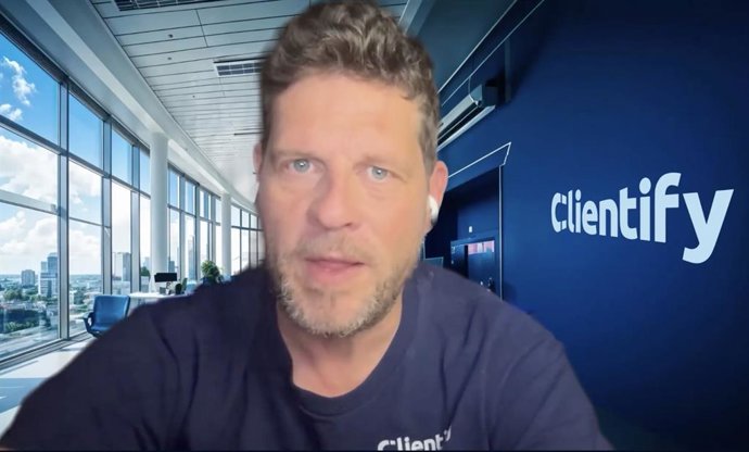 Francisco Lopez - Ceo de Clientify.