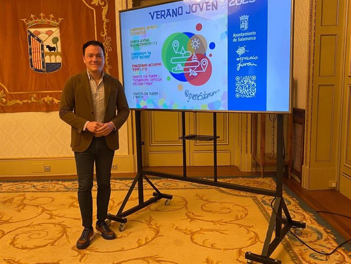 Pedro Martínez durante la presentación de los campamentos de verano.