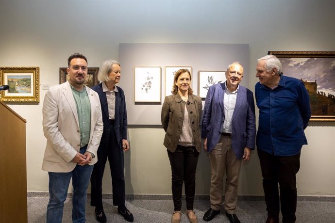 El delegado de Cultura, en primer término, en la presentación del tríptico de piezas de Dorothea von Elbe, en el Museo de Alcalá.