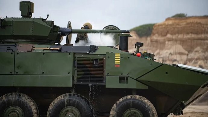 Archivo - Un blindado anfibio tipo ACV-30