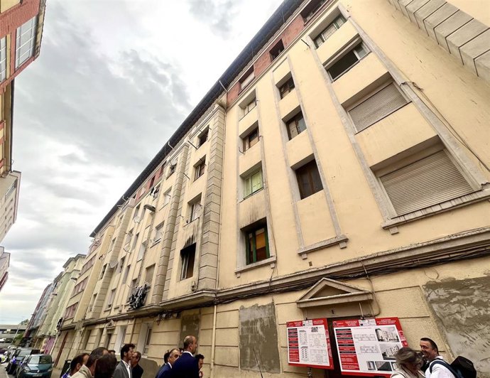 Edificio de la calle Marqueses de Valdecilla y Pelayo donde se construirán viviendas protegidas