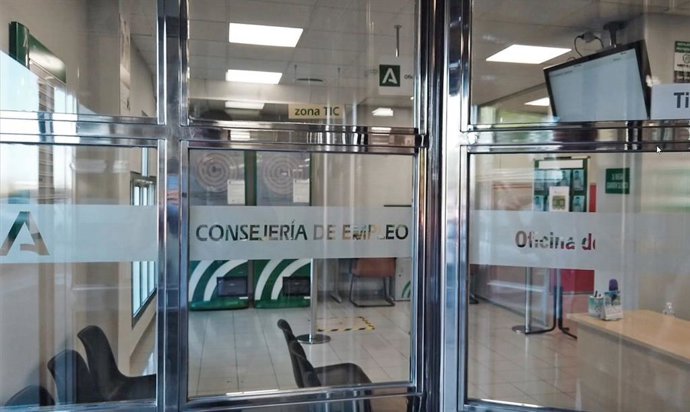 Archivo - Una oficina del Servicio Andaluz de Empleo (SAE).
