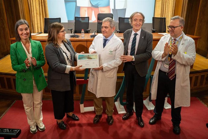 El Hospital Virgen de las Nieves, primer centro del país acreditado por la atención ‘humanizada’ a pacientes con obesidad