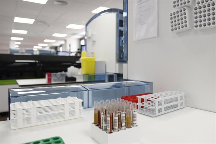 Archivo - Utensilios del Laboratorio del Hospital Son Llàtzer.