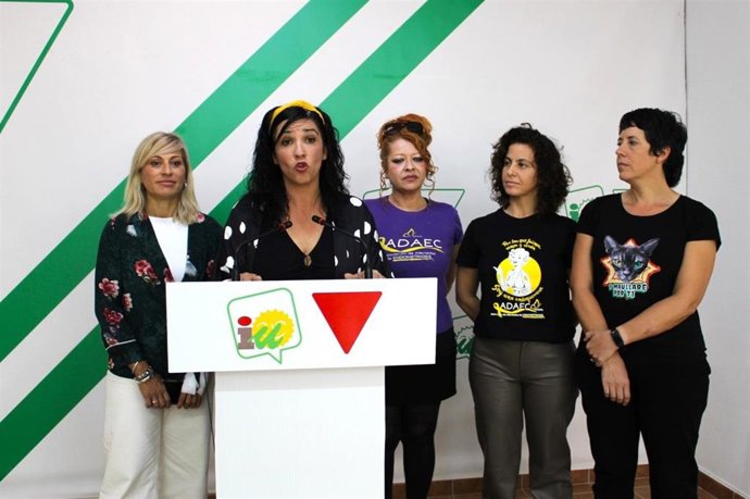 La coordinadora provincial de IU en Málaga, Toni Morillas, en rueda de prensa