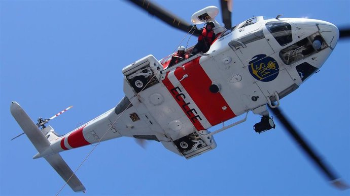 Archivo - Un helicóptero de Salvamento Marítimo. 