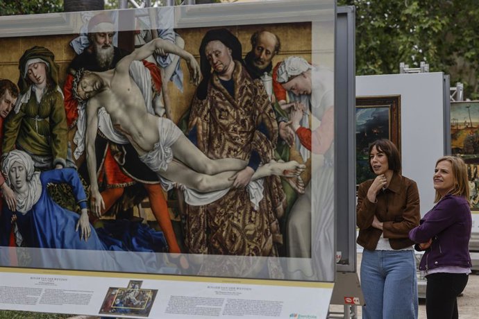La ministra de Ciencia, Innovación y Universidades, Diana Morant, visita la exposición del Museo del Prado en los Jardines de Viveros, acompañada por la delegada del gobierno Pilar Bernabé, Iván Molina, director de relaciones institucionales de Iberdrola 