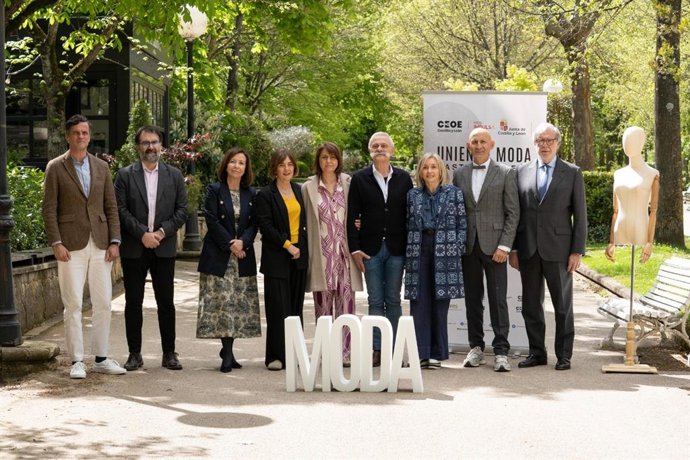 Miembros del Comité de Selección de los diseñadores que participarán en la pasarela 'Uniendo Moda CyL'.