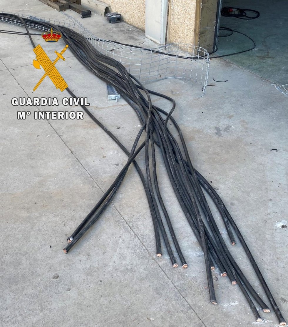 Imagen del cableado de cobre sustraído.