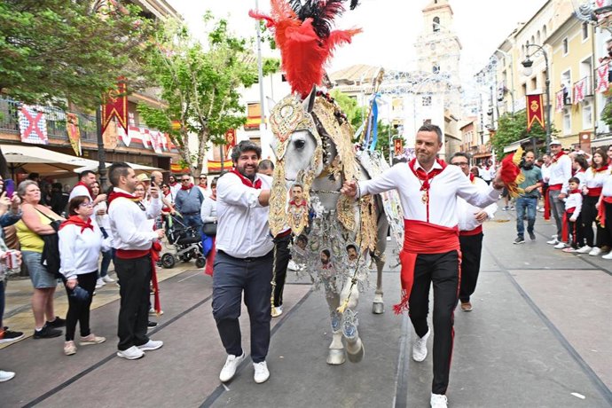 El presidente de la Comunidad, Fernando López Miras, participa en los Caballos del Vino y en otros actos de las fiestas de Caravaca de la Cruz.