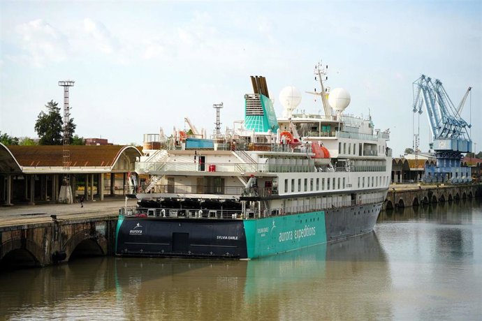 Primera escala del Sylvia Earle, en el muelle Delicias.