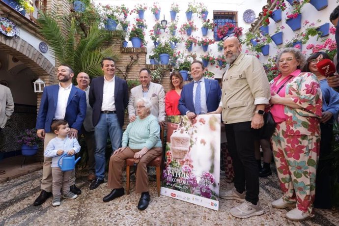 Presentación de la Fiesta de los Patios de Córdoba 2025, declarada Patrimonio Inmaterial de la Humanidad por la Unesco en 2012, en el patio dela Calle Guzmanas, 4, que reabre tras nueve años.