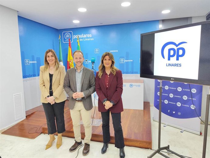 Mariola Aranda, Erik Domínguez y Auxi del Olmo.