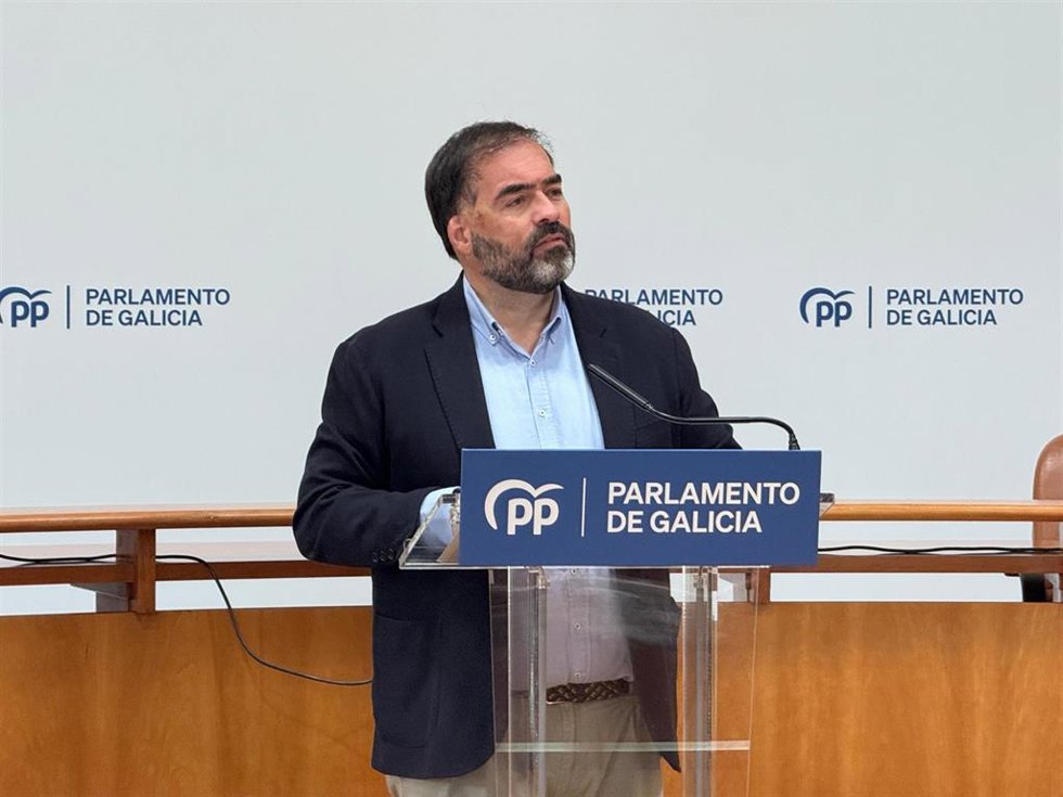 El portavoz del grupo Popular en el Parlamento de Galicia, Alberto Pazos.