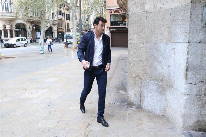 Archivo - El empresario Michele Pilato y presunto socio de Carlos García Roldán, conocido como 'Charly', a su llegada a la Audiencia Provincial de Baleares en noviembre de 2023.